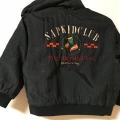 サイズ120  取り外しフード付きジャンバー　バック刺繍　(株)ワールドの画像