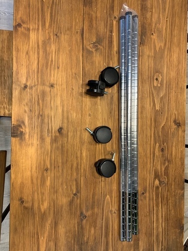 60cm✖️2.5cm 4本 スチールラックのバーとキャスター新品