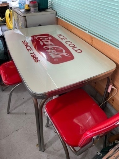 コカコーラ　テーブル椅子セット。