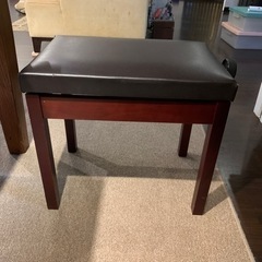 ピアノの椅子　33×48×45