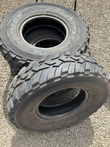 255 85 r16 ダンロップMT2 中古