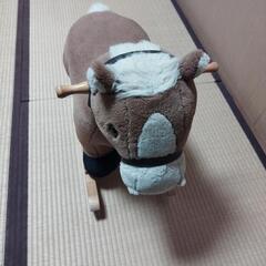 馬のロッキングチェア。乗って遊べます。の画像