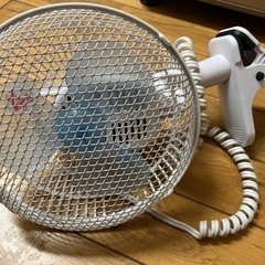 18cmクリップ扇風機（カバー破れあり）