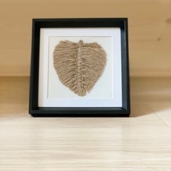 フレーム付きジュートの葉っぱマクラメの画像