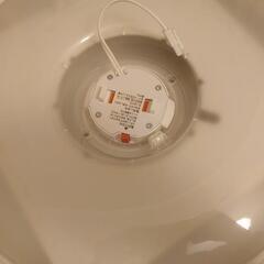 省エネLED照明器具（リモコンとアダプタ付き）の画像
