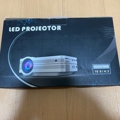 ほとんど使ってないプロジェクター 付属品全部有り