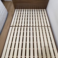 ダブルベッドフレーム(コンセント、照明付)の画像