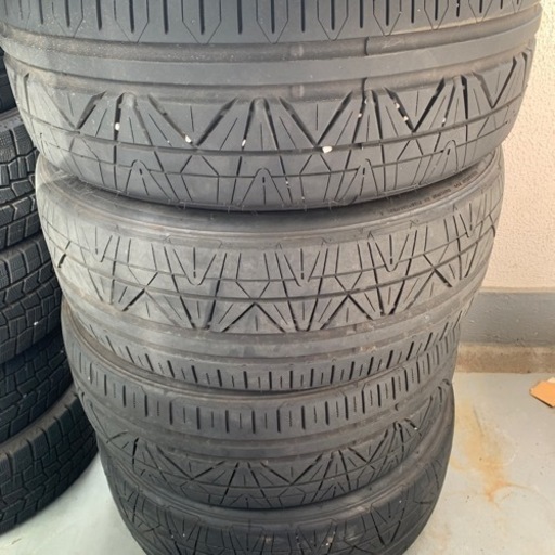 タイヤ 225/45R19