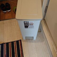 ゴミ箱と名古屋指定ゴミ袋も数十枚一緒に