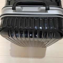 スーツケース黒（キャスターゴム摩耗）の画像
