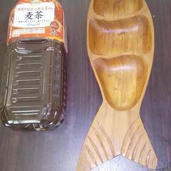 魚の形の木製のお皿