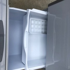 【値下げ】3ドア　日立　ノンフロン冷蔵庫の画像