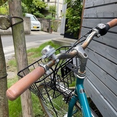 自転車 26 インチ オートライト 付き シティサイクル シマノ6段変速ギア カゴ付き キャリア付き TOPONEの画像