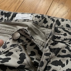 GAP アニマル柄パンツの画像