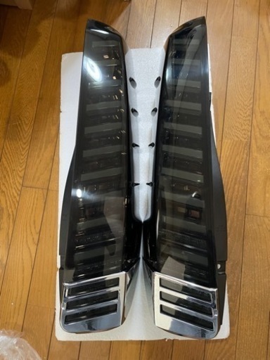 80系ヴォクシーNOAHエスクァイアダズフェローズスモークテールランプ