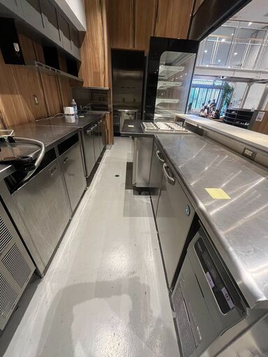 綺麗な店舗用厨房機器、備品をお譲り致します。