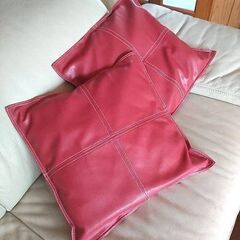 レザークッション2個　四角　赤