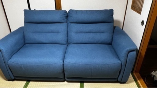 95％新品、3人掛け電動ソファ、サファイアブルーの生地、純綿混紡生地、清潔度が高く、機能が完璧です。