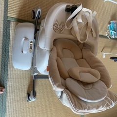 コンビ電動ハイローチェアの画像