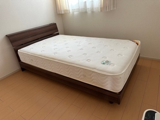 セミダブルベッド