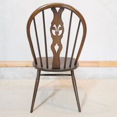 イギリスercol(アーコール)社のシスルバックチェアです！フープバックの愛らしいフォルムはインテリアのアクセントにもなるダイニングチェア♪英国らしいデザインは北欧家具にも合わせやすい椅子です。DI213の画像