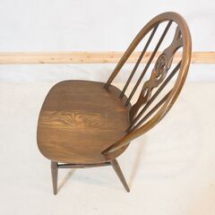 イギリスercol(アーコール)社のシスルバックチェアです！フープバックの愛らしいフォルムはインテリアのアクセントにもなるダイニングチェア♪英国らしいデザインは北欧家具にも合わせやすい椅子です。DI213の画像
