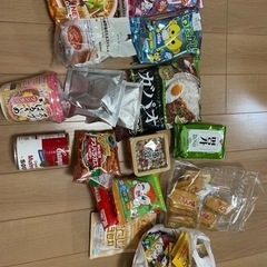 スープ、ガパオ、お菓子色々です