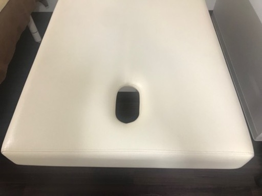 【美品】施術用ベッド／マッサージベッド