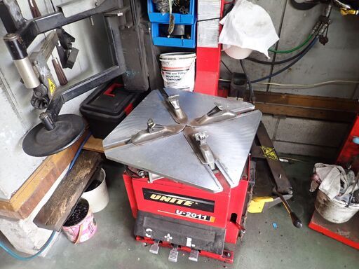 ★お持ち込みタイヤ交換！18インチ迄の乗用車1台（4本）8,000円！