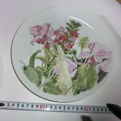 ➂★美品、NARUMI（ナルミ）未使用プレート,、★ほんしゃくなげ、Rkdiso記載、とても花が模様がきれい、画像参照★、★30cm大皿1枚と★26cm1枚、★26センチは裏らに吊るす穴が開いていまして飾れます★お手数をおかけしますが、プロフィール必読ですの画像