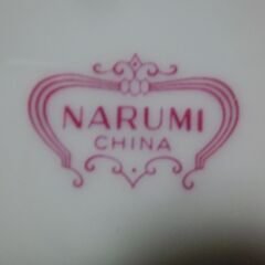 ➂★美品、NARUMI（ナルミ）未使用プレート,、★ほんしゃくなげ、Rkdiso記載、とても花が模様がきれい、画像参照★、★30cm大皿1枚と★26cm1枚、★26センチは裏らに吊るす穴が開いていまして飾れます★お手数をおかけしますが、プロフィール必読ですの画像