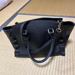 ブラックフリルバッグの画像