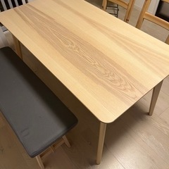 IKEAダイニングテーブルセットの画像