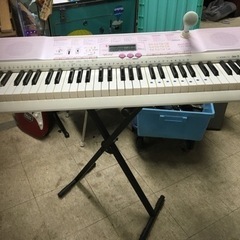 カシオ　CASIO キーボード　光るキーボード　スタンド付き