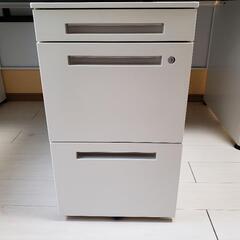 美品引取限定富山市より傷防止デスクマット付イトーキCZR1600ミリ平机のみオフィスデスクパソコンデスク注意！ワゴンは付属しません。の画像