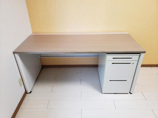 美品引取限定富山市より傷防止デスクマット付イトーキCZR1600ミリ平机のみオフィスデスクパソコンデスク注意！ワゴンは付属しません。