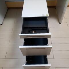 美品引取限定富山市より傷防止デスクマット付イトーキCZR1600ミリ平机のみオフィスデスクパソコンデスク注意！ワゴンは付属しません。の画像