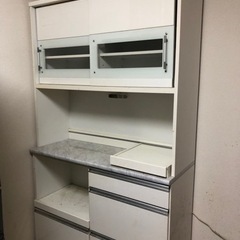 食器棚の画像
