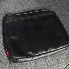 靴下、クラッチバッグの画像