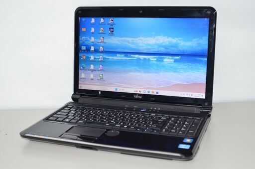 美品✨富士通LIFEBOOK✨i3、750GBの大容量❤️WEBカメラ付き 大容量750GB✨i3✨8GB✨Blu-ray✨LIFEBookノートパソコン Core i3