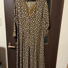 小花柄ワンピース