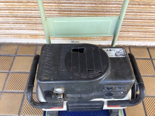 マキタ　エアーコンプレッサー