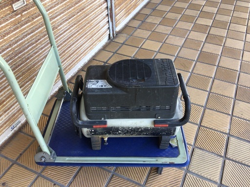 マキタ　エアーコンプレッサー
