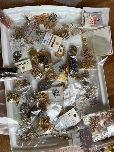 レジン アクセサリー 素材