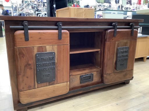 インダストリアル風キャビネットのご紹介です！