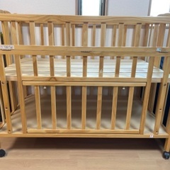 ★受け渡し確定しました★【used／傷あり】木製折りたたみベビーベッドの画像