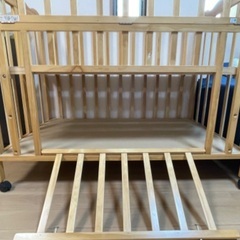 ★受け渡し確定しました★【used／傷あり】木製折りたたみベビーベッドの画像