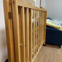 ★受け渡し確定しました★【used／傷あり】木製折りたたみベビーベッドの画像