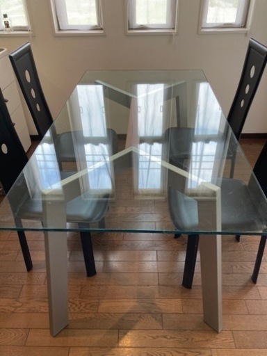 Calligaris 製　ガラスダイニングテーブル