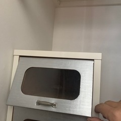 dinosで購入したものです◆靴収納用　棚　扉付き◆10足分収納可能◆超美品◆早い者勝ちですの画像
